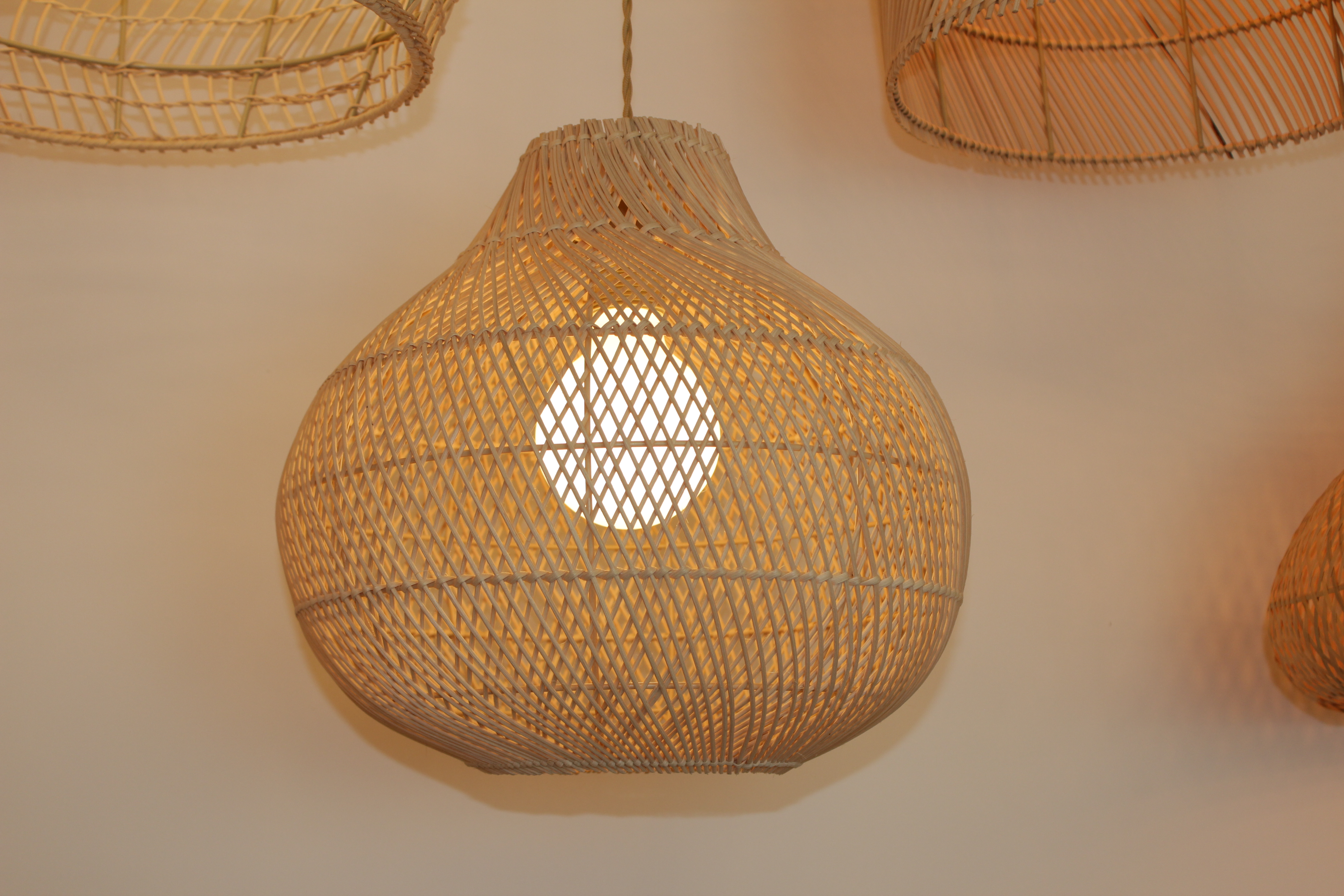 Lúminaria Pendente Rattan de Palha Nova Guine Detalhes